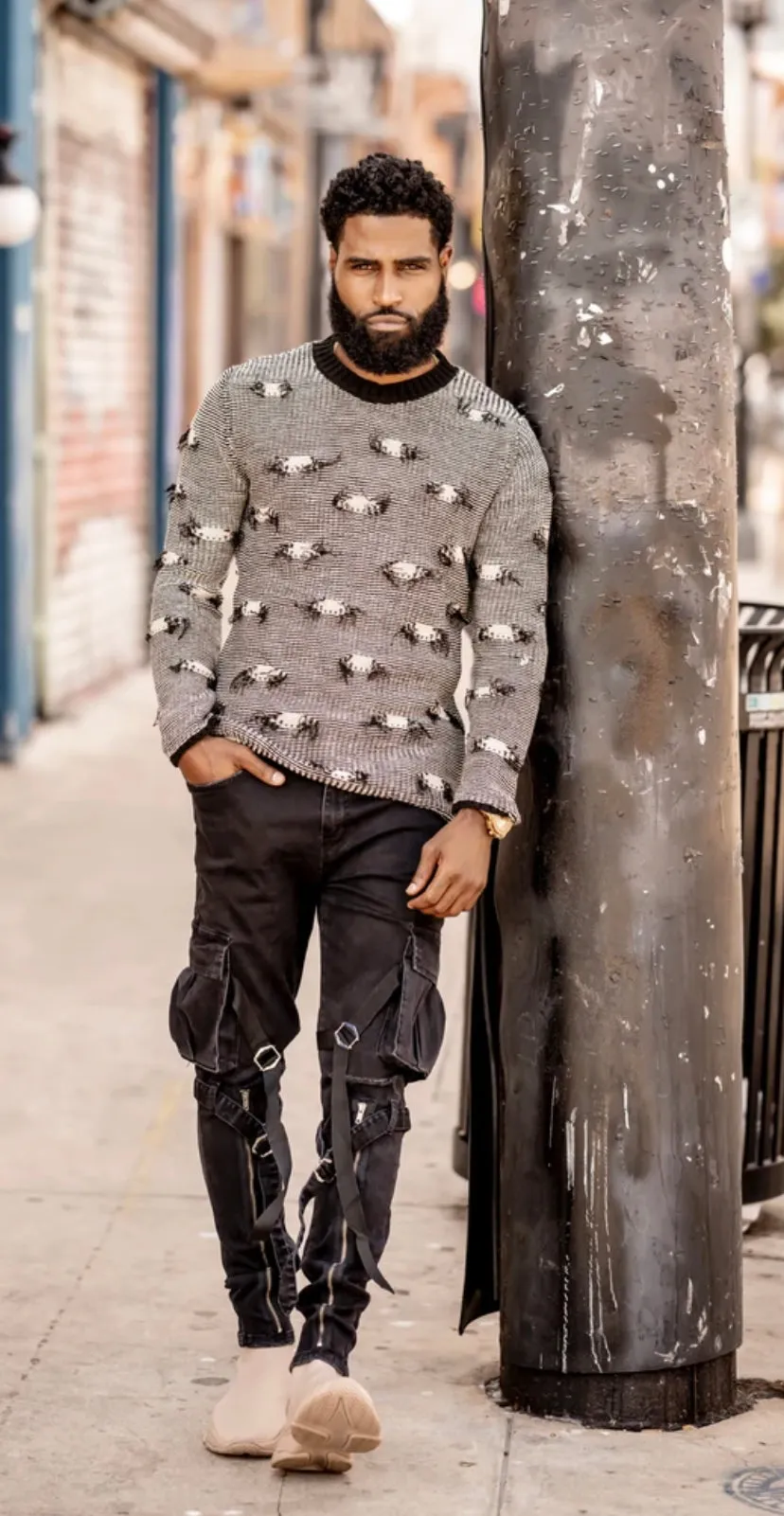 [Ervin] Distressed Black Lightweight Knitted Crew Neck