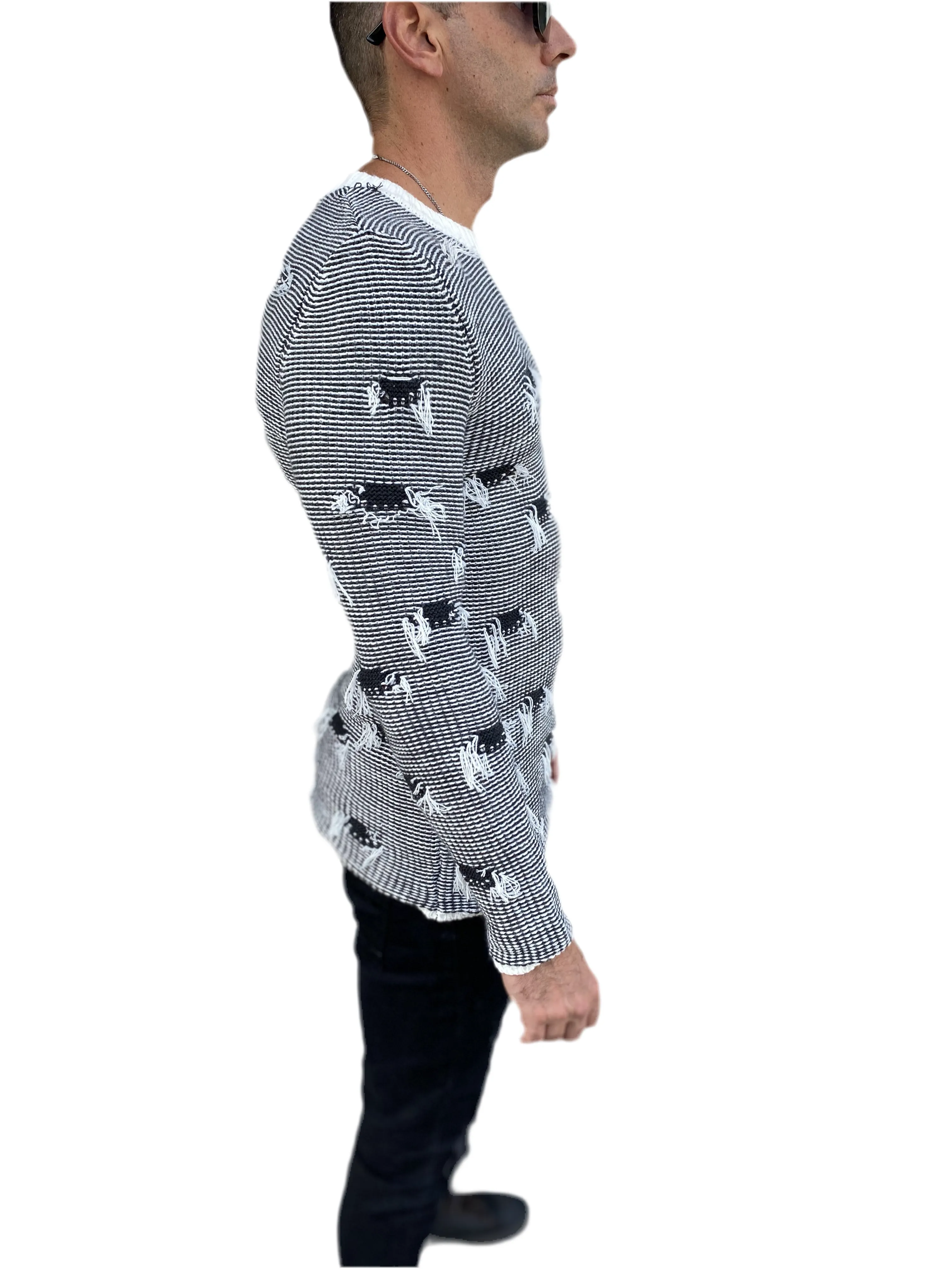 [Ervin] White Distressed Look Lightweight Knitted Crew Neck