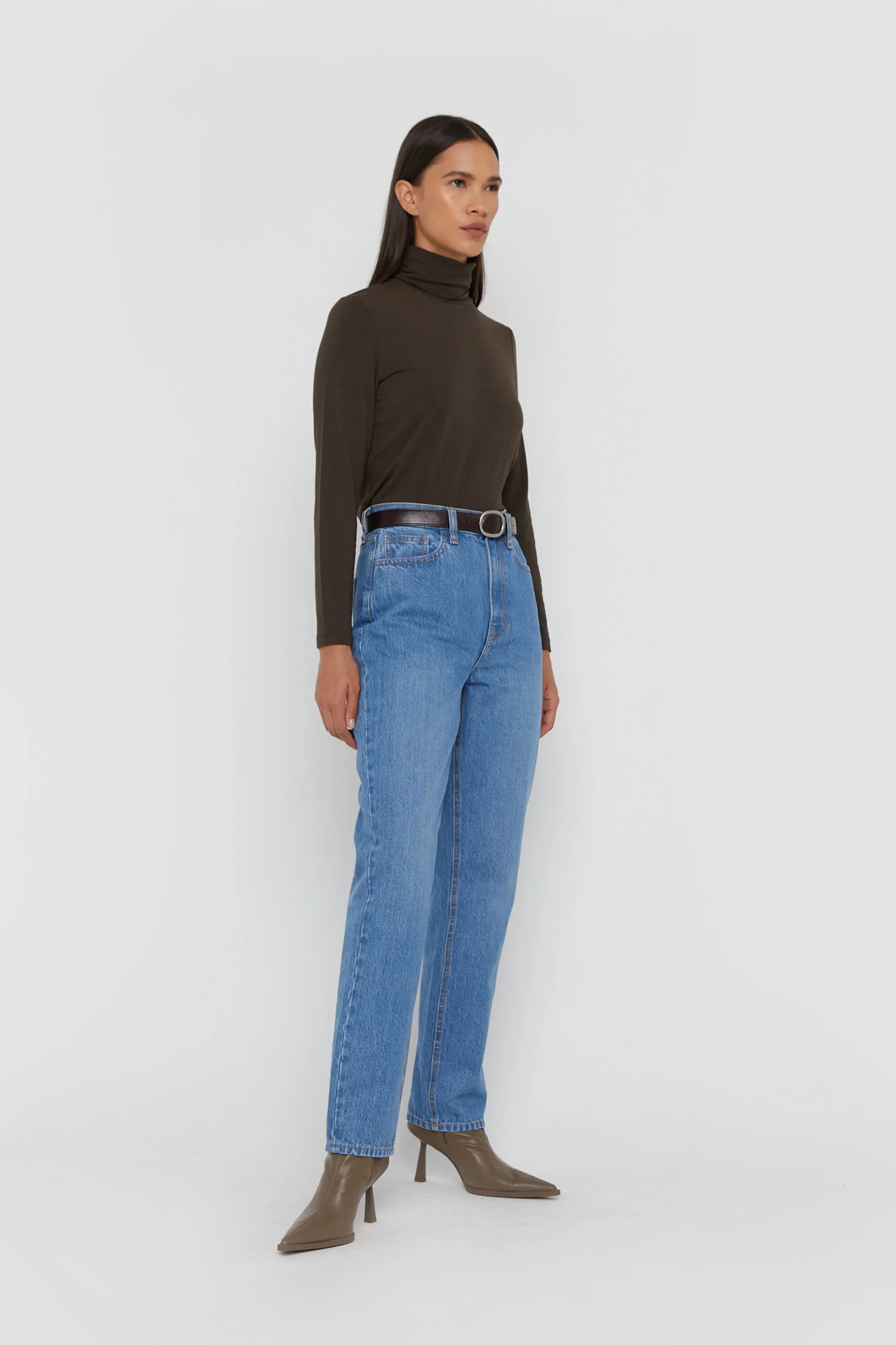 HIGH WAISTED TAPERED JEANS