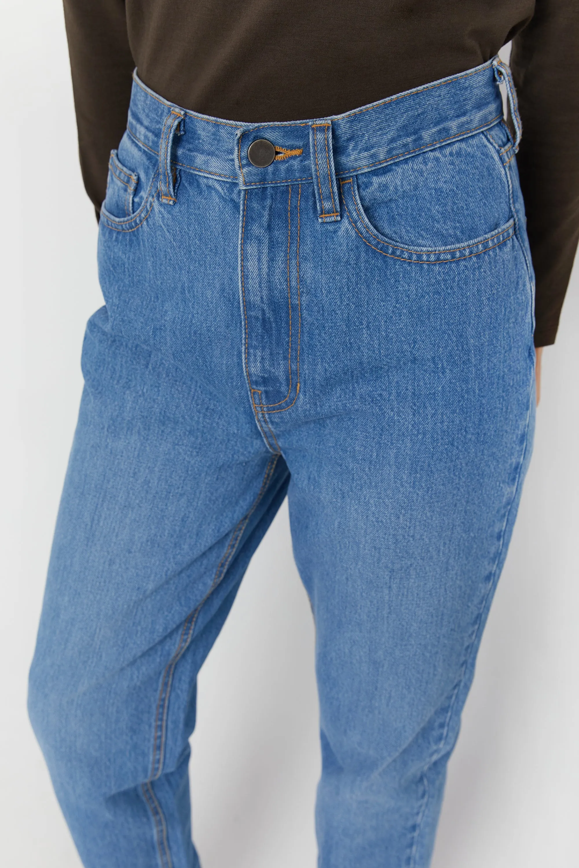 HIGH WAISTED TAPERED JEANS