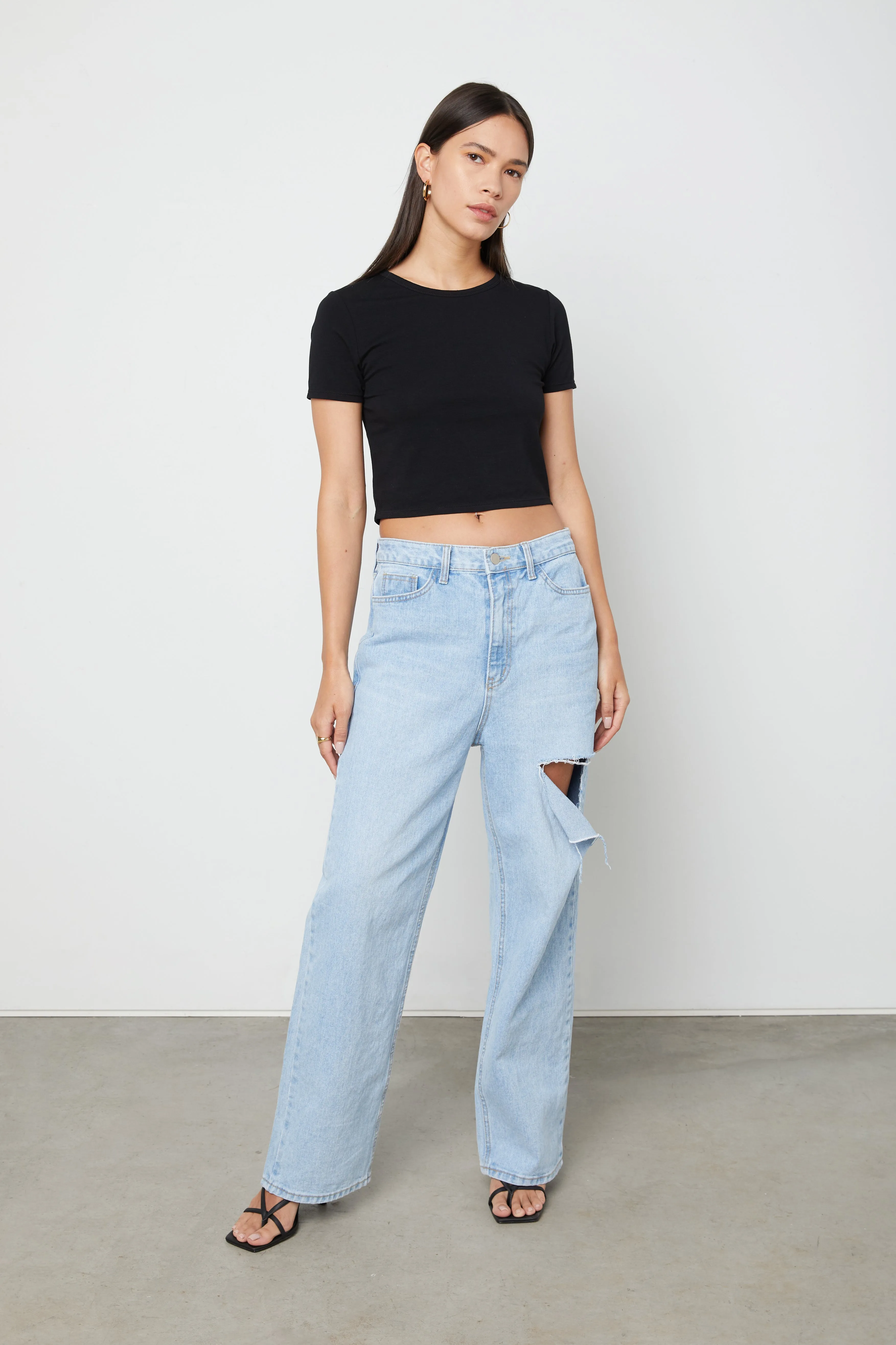 STRAIGHT LEG JEAN WITH CUTOUT