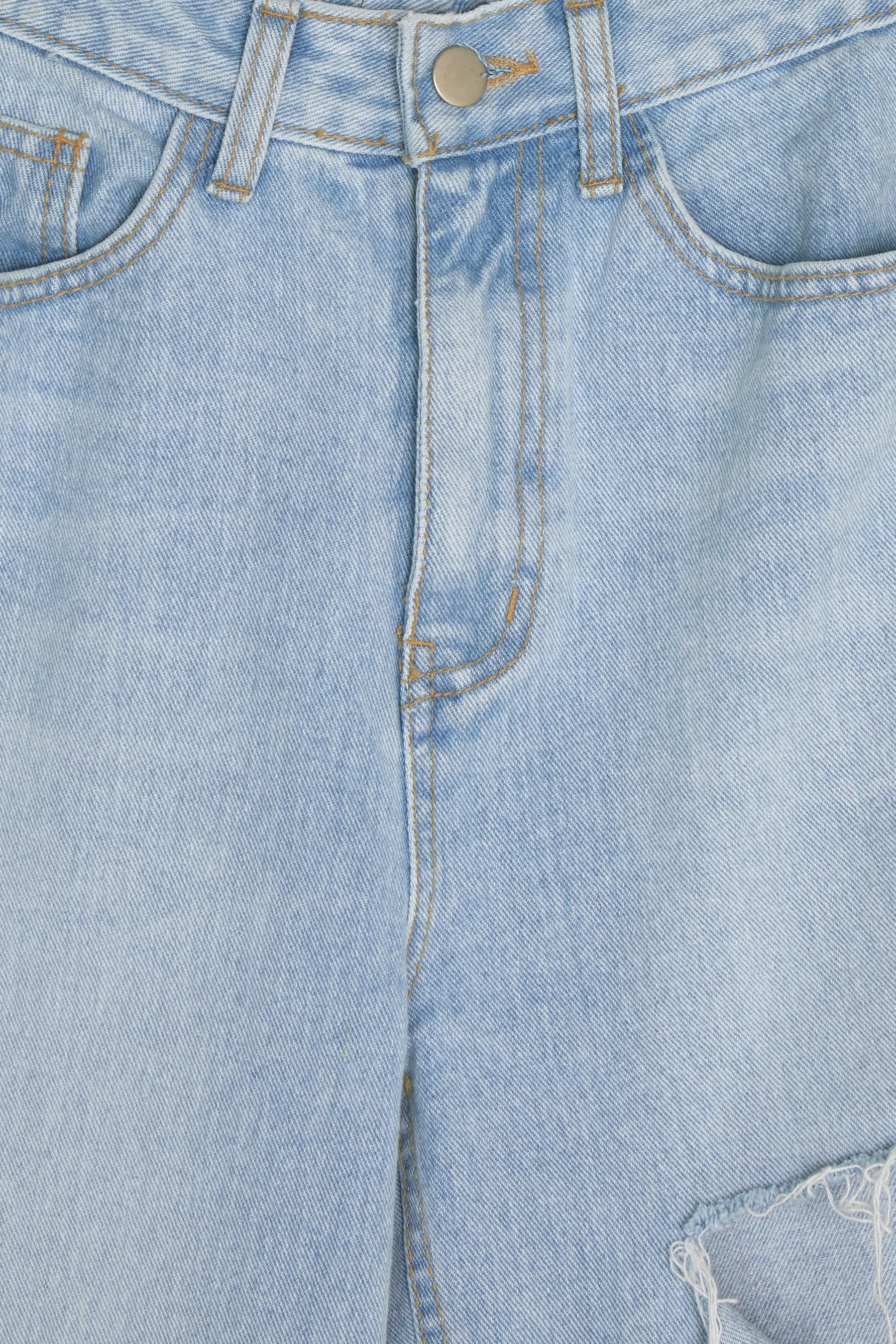 STRAIGHT LEG JEAN WITH CUTOUT